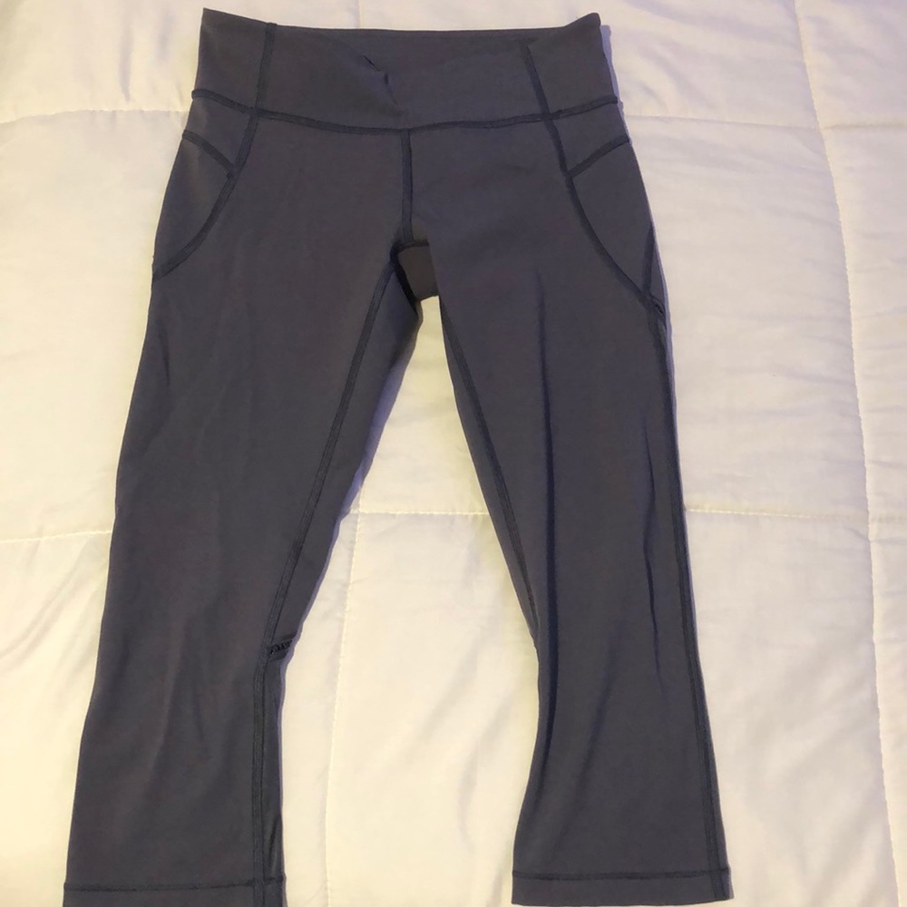 Like-new purple mesh Lululemon leggings.